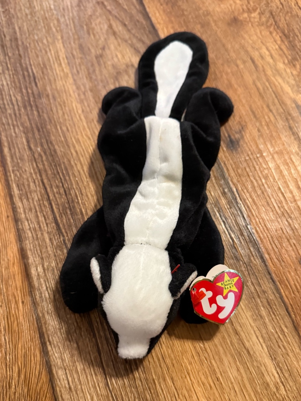 NWT Vintage Ty Beanie baby Skunk Plush with Heart Tag - 1995 “Stinky”
